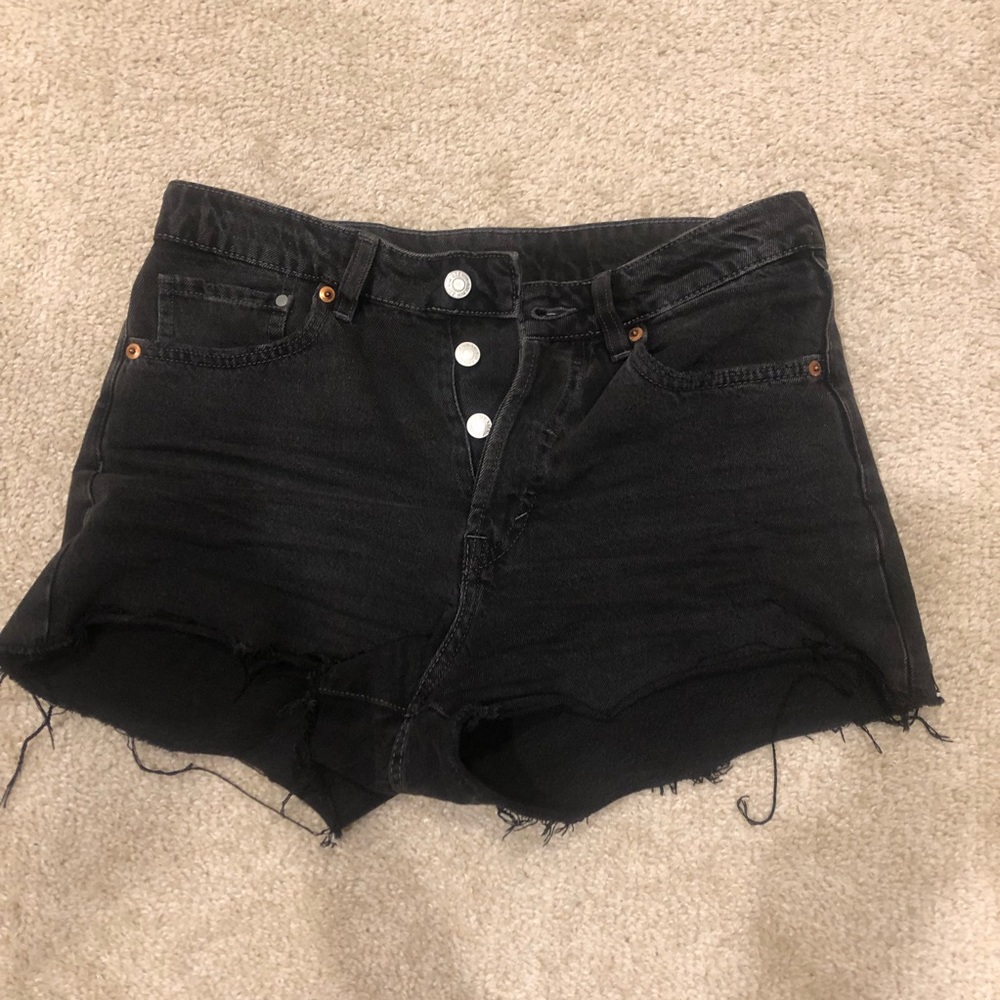 H&M black high rise vintage shorts!